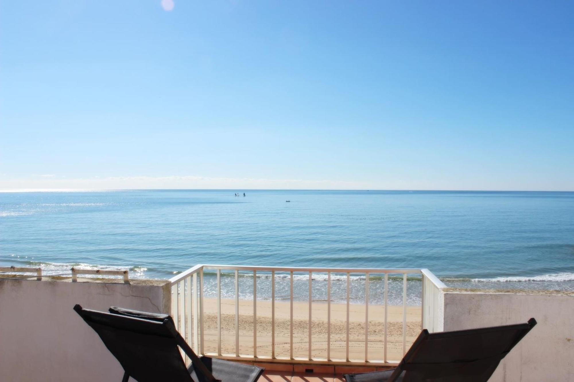 Quarteira Mar - Beach Front Екстер'єр фото